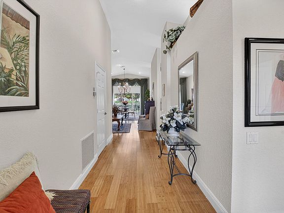 3rd image of 6877 Castlemaine Avenue
