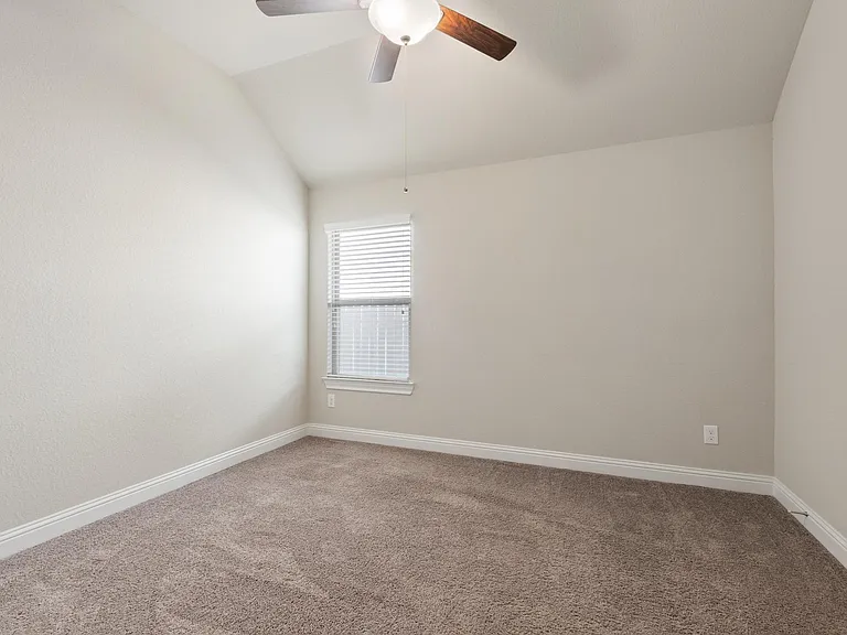 18716 Laurel Hills Dr — Photo 30