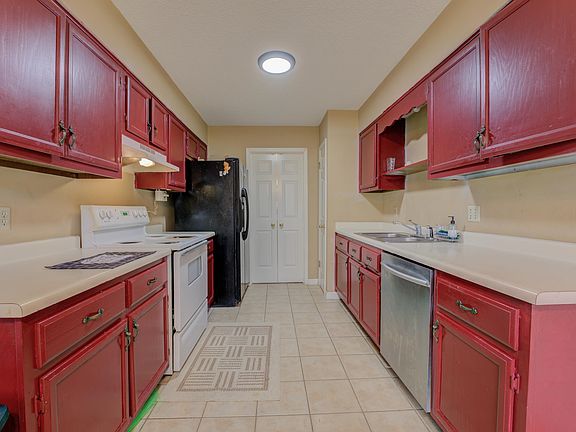 5th image of 613 Silverman Dr