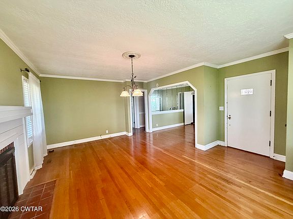 4th image of 1085 Lake Dr