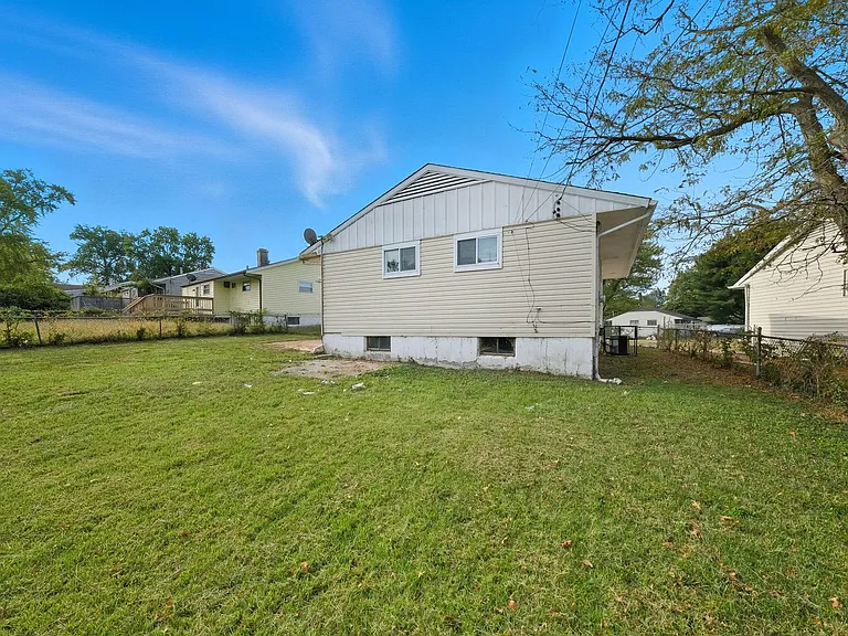 237 Grampian Rd — Photo 25