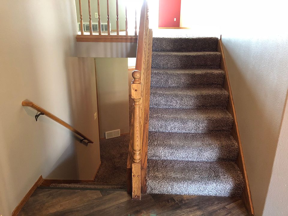 Split foyer entry way