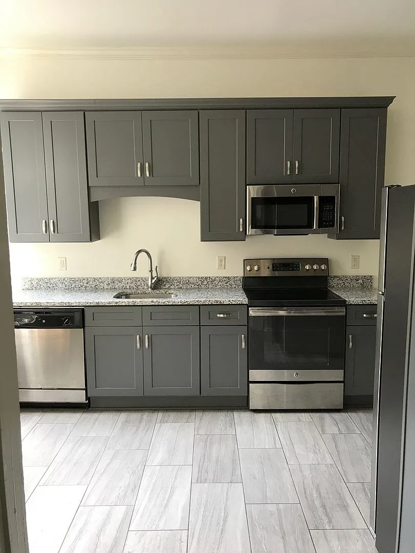 1015 Queen City Avenue — Photo 2