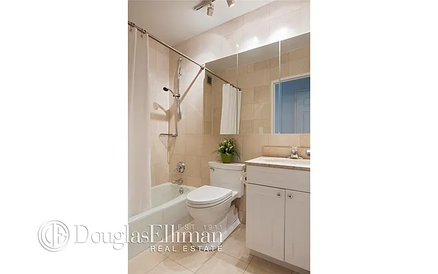 Rented by Douglas Elliman | media 16