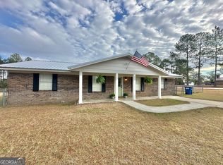 72 W 10th St, Mc Rae Helena, GA 31037