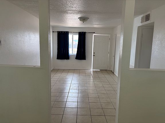3rd image of 2208 Alamogordo Dr NW