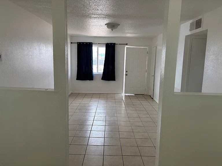 2208 Alamogordo Dr NW — Photo 3