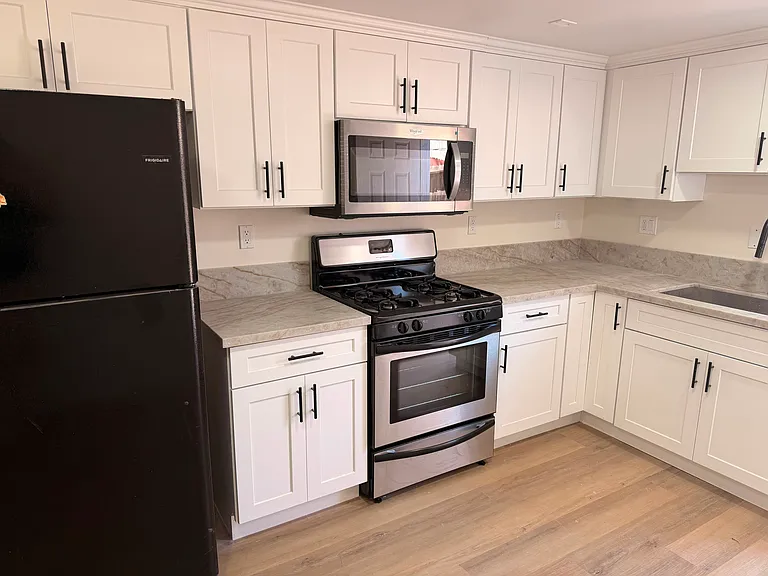 11565 Archwood St #NEW — Photo 16