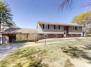 108 Valley View Dr, Hanover, PA 17331