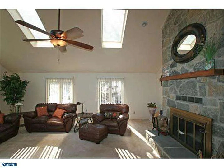 1 Spring Meadow Ln photo 1