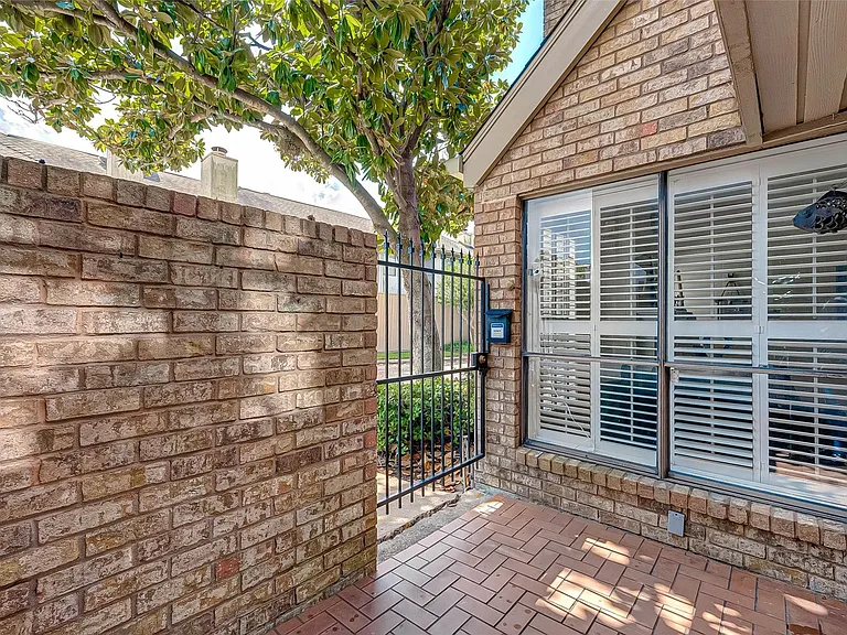 1908 Augusta Dr #7 — Photo 5