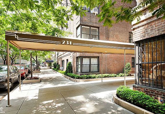 5th image of 231 E 76th St APT 5G