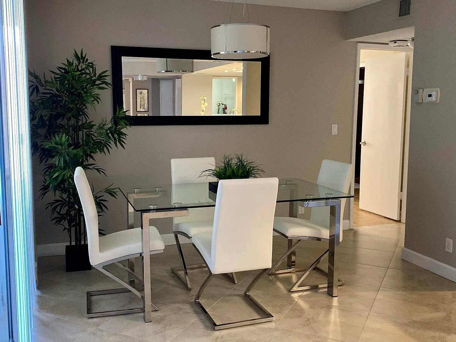2 bed, 2.0 bath, 1290 sqft, $2,700 — Photo 4