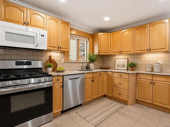 3rd image of 3 Ross Avenue