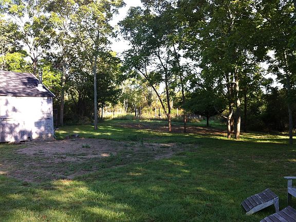 Looking toward back property