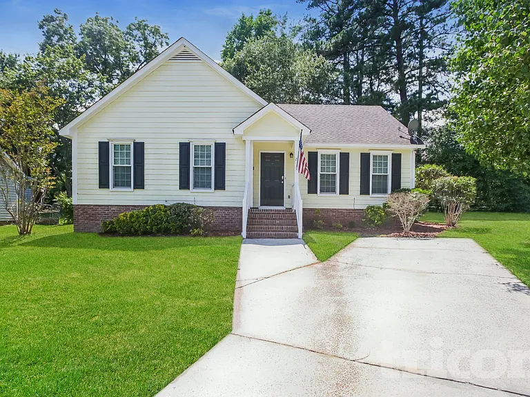 21 Winslow Ct — Photo 1