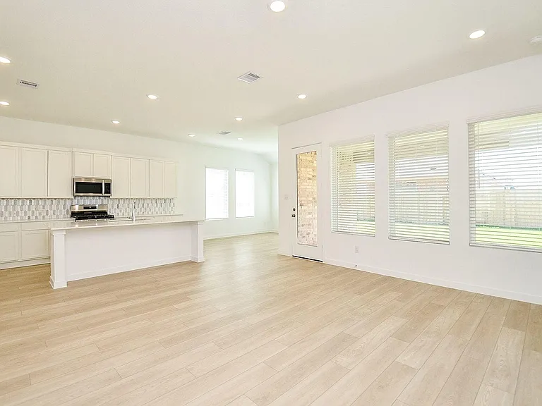 2708 Pine Bluff Dr — Photo 15
