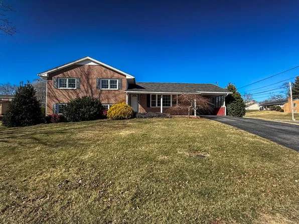 690 Mountain View Dr, Wytheville, VA 24382