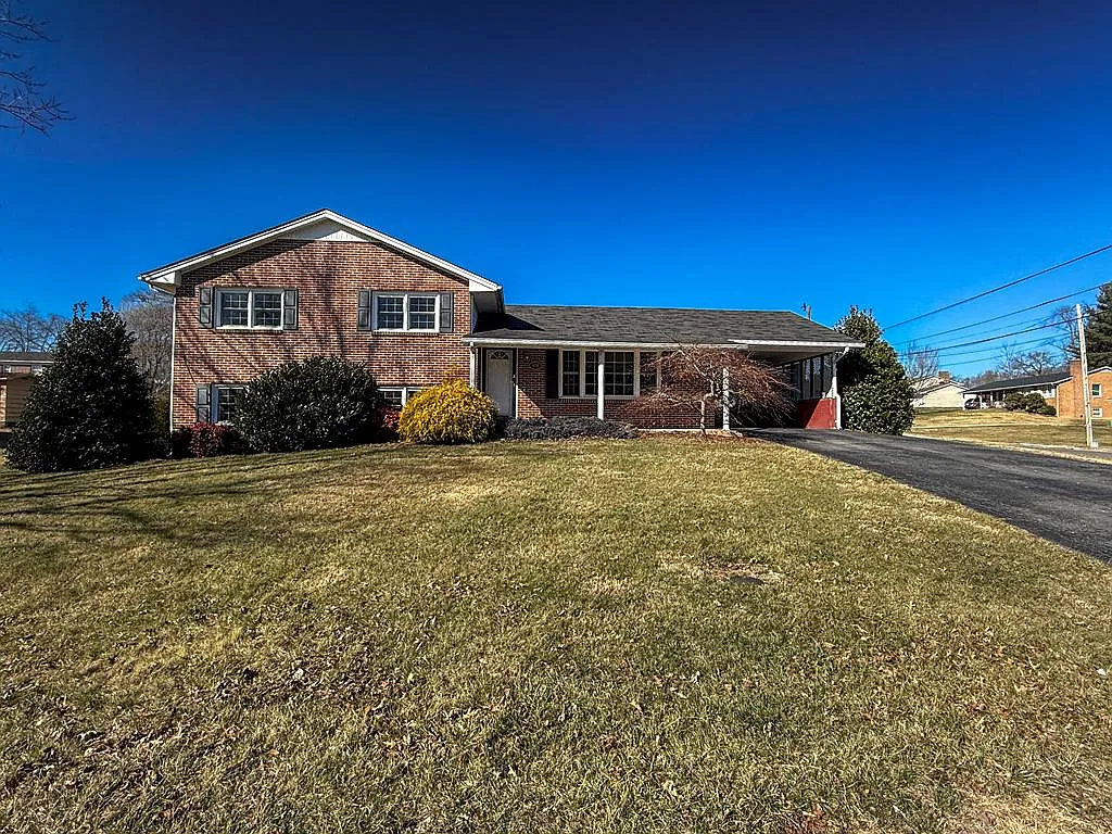 690 Mountain View Dr photo 1