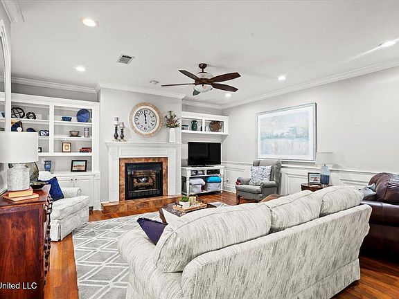 5th image of 108 Pointe Dr