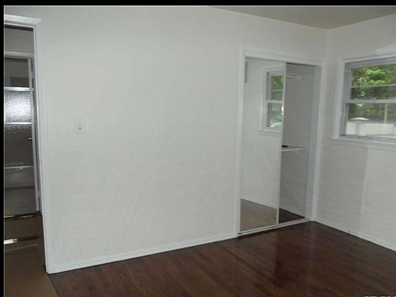5th image of 212 Harrison Ave #1