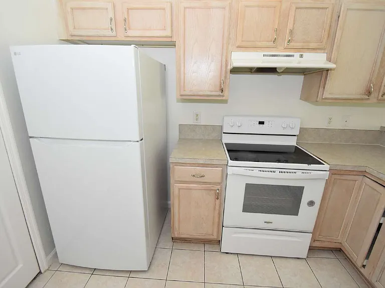 30 Eton Ln #B — Photo 10