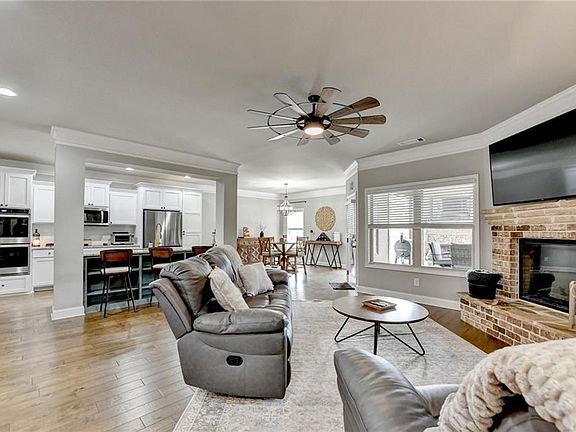 4th image of 47 Emmaline Ln