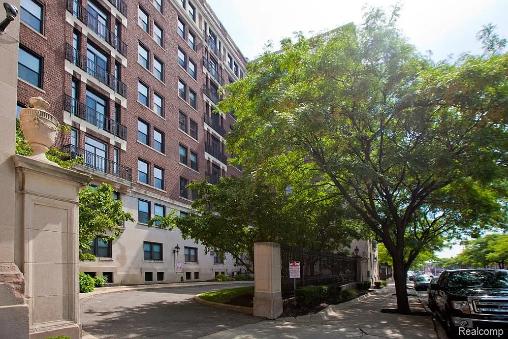 1 bed, 1.0 bath, 764 sqft, $1,550 — Photo 2