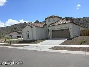 3 bed, 3.0 bath, 2176 sqft, $2,700 — Photo 2