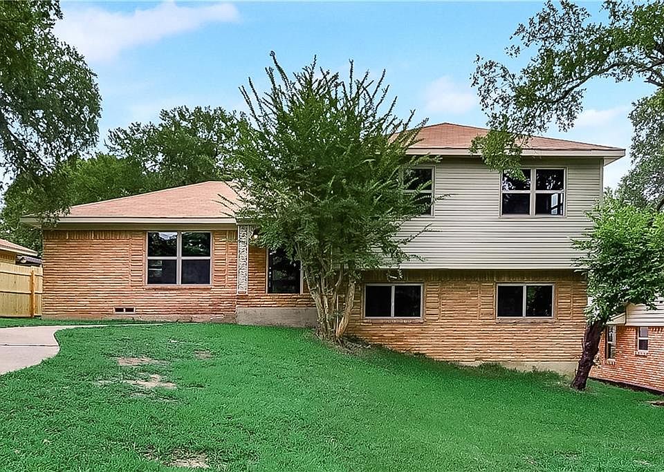 1st image of 3078 Coombs Creek Dr