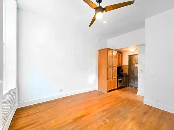 458 West 20th Street 2A image 2 of 5