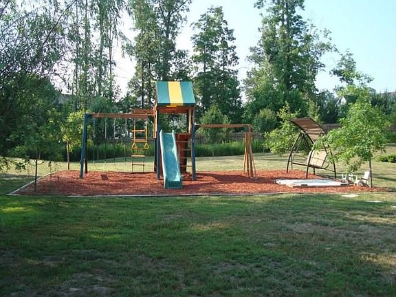 2nd image of 2810 Lenora Springs Dr