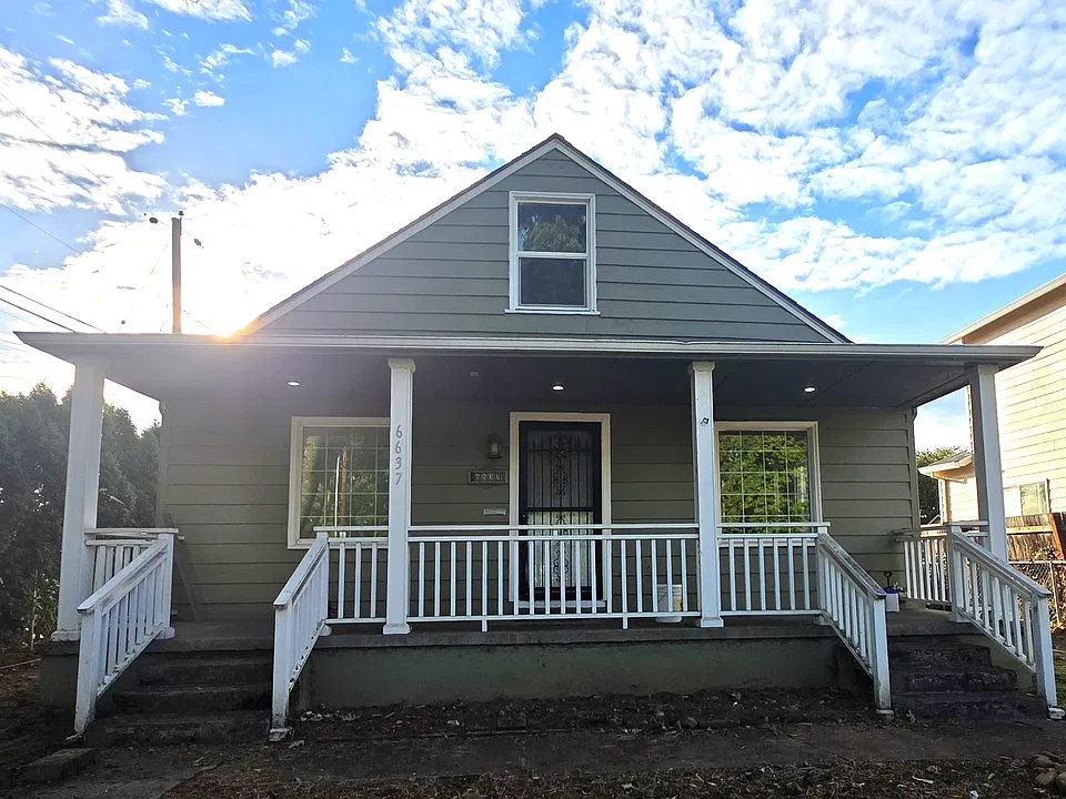 6637 SE 87th Ave