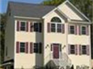 28 Mulcahy Ln, Billerica, MA 01821