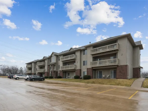 250 Cimarron Dr Unit 124, Hiawatha, IA 52233