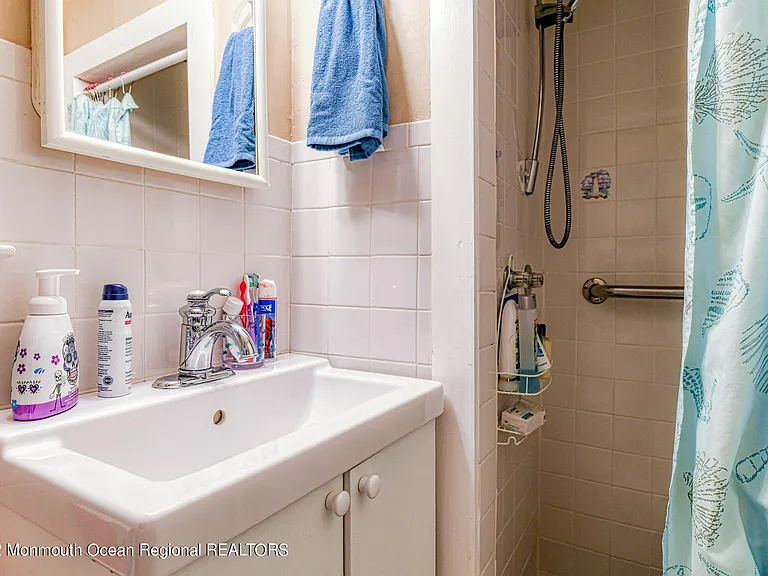 42 Abbott Ave — Photo 18