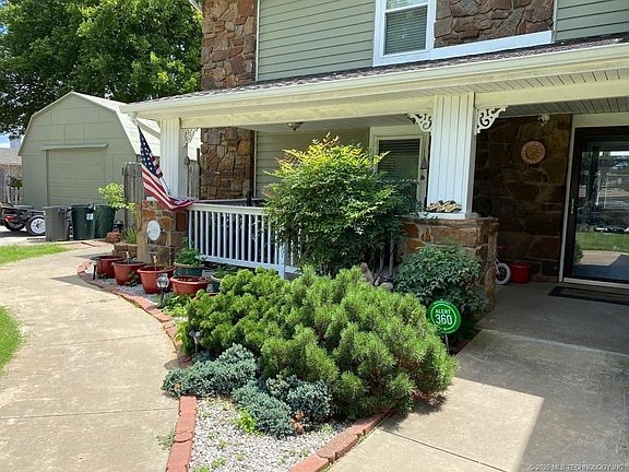 3rd image of 18780 Woodbriar Ln
