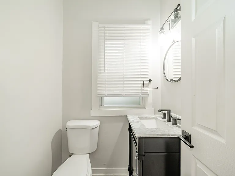 2344 N Capitol Ave — Photo 15