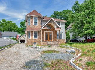 20 W Gouverneur Ave, Rutherford, NJ 07070