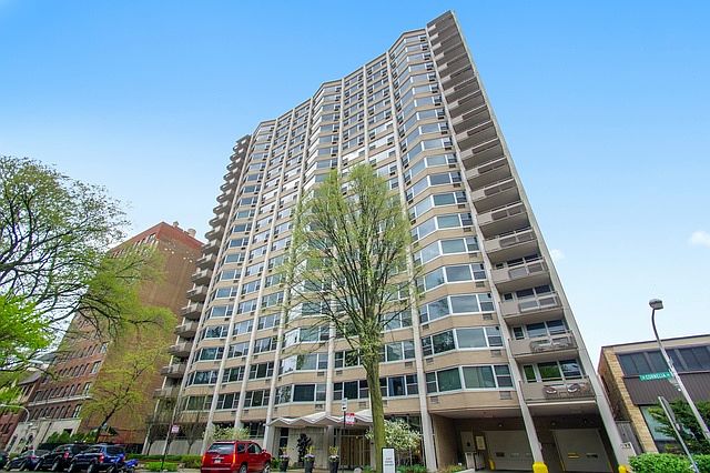 1st image of 555 W Cornelia Ave #U606