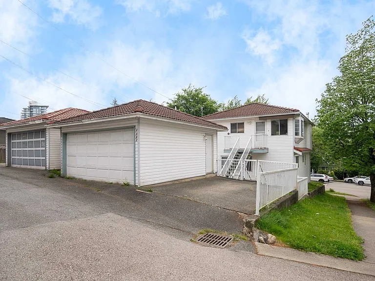 4502 Nanaimo St #MAIN — Photo 17