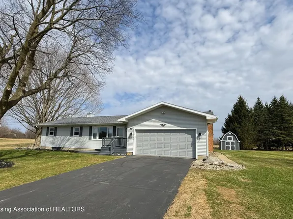 1743 Brookfield Rd, Charlotte, MI 48813