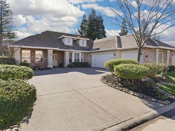 2nd image of 4843 Bridgewater Cir