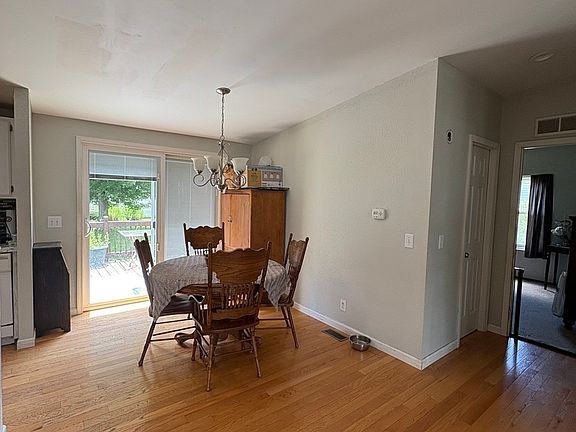 3rd image of 127 Cardinal Ln