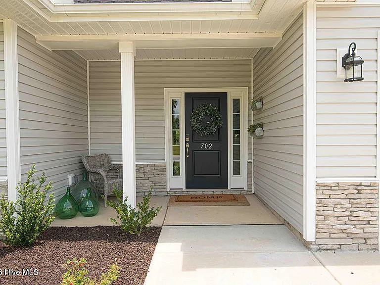 702 Greenwich Pl — Photo 2