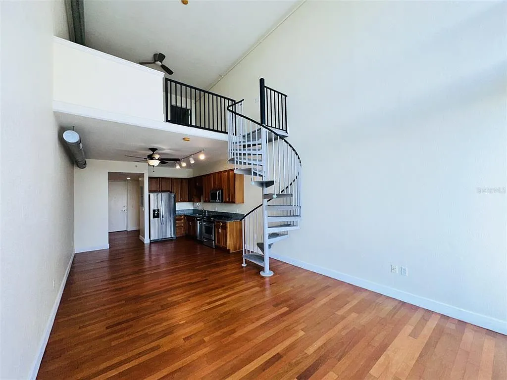 1 bed, 1.5 bath, 966 sqft, $2,300 — Photo 4