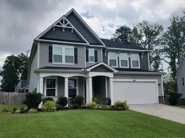 17 Okame Ct, Spring Lake, NC 28390