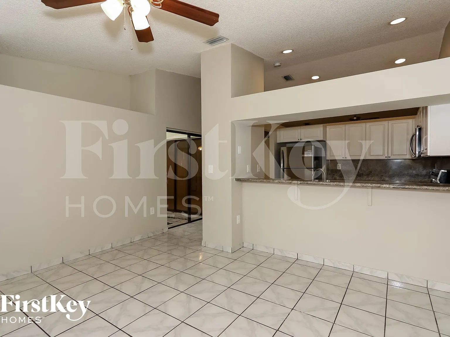 3 bed, 2.0 bath, 1832 sqft, $4,050 — Photo 3