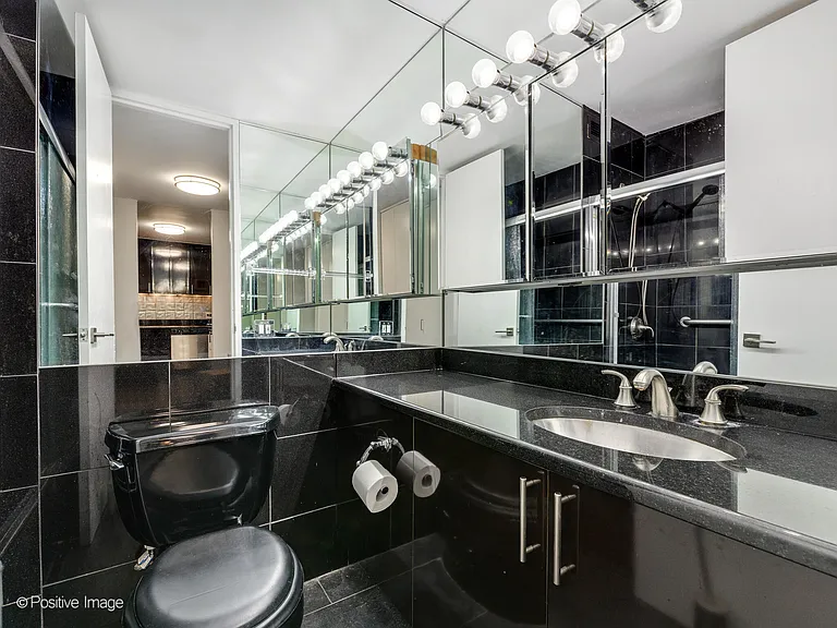 1030 N State St #18C — Photo 15