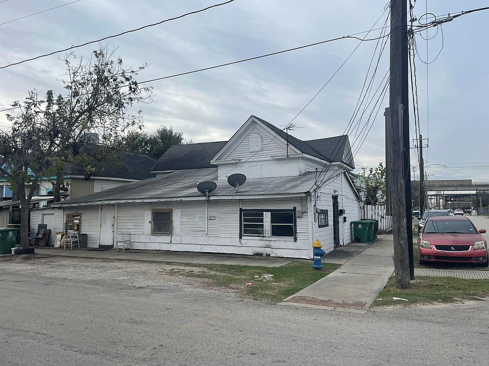 1st image of 1517 Everett St
